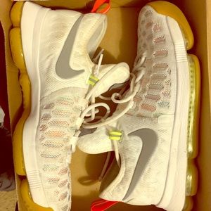 Nike basketball tennis shoes Size 9- 9 1/2